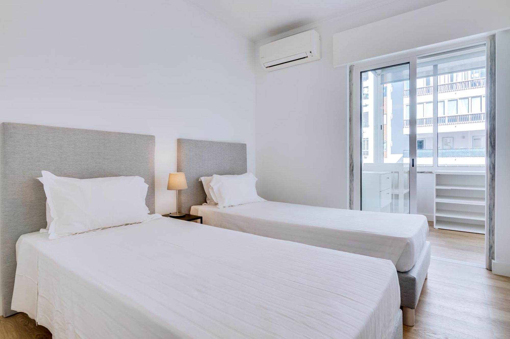 קווארטיירה Al - Apartamento Egas Moniz מראה חיצוני תמונה