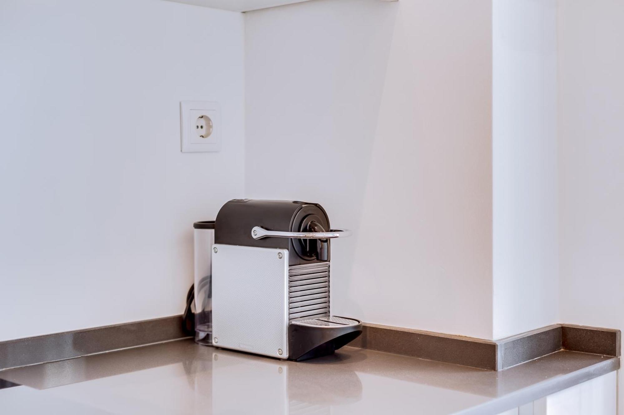קווארטיירה Al - Apartamento Egas Moniz מראה חיצוני תמונה