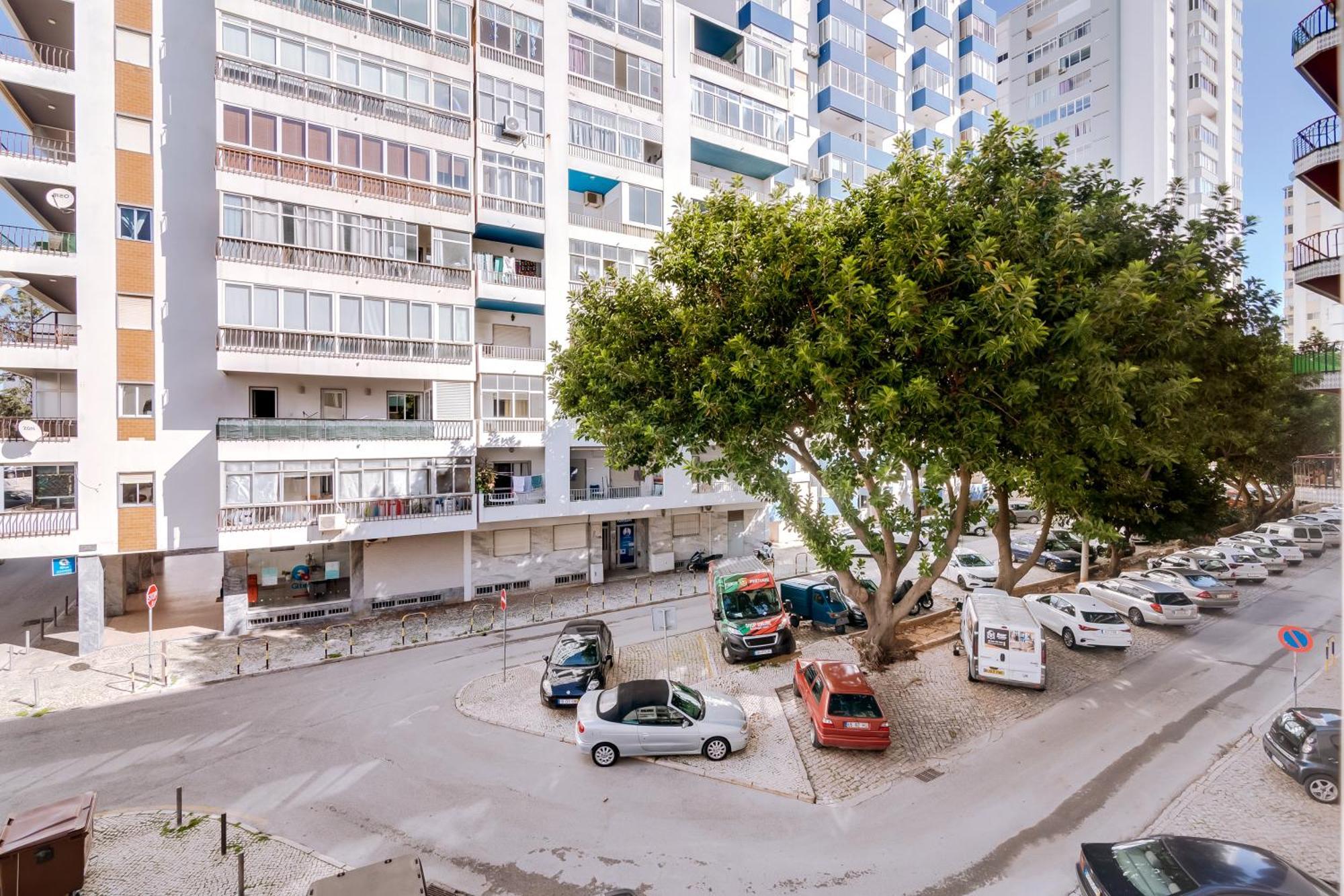 קווארטיירה Al - Apartamento Egas Moniz מראה חיצוני תמונה